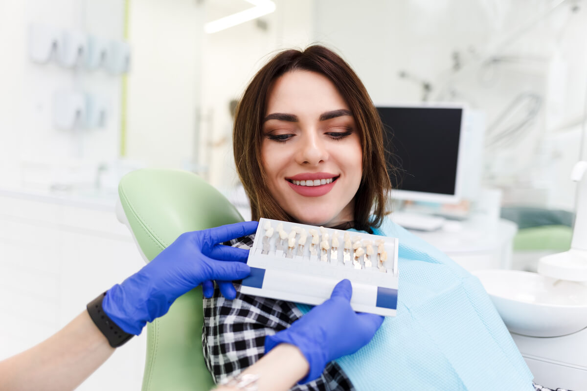 ¿Qué son las carillas dentales? ¿Y el blanqueamiento?