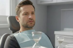 ¿Por qué se caen los dientes en adultos Causas más comunes