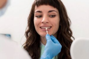 se pueden poner carillas si faltan dientes